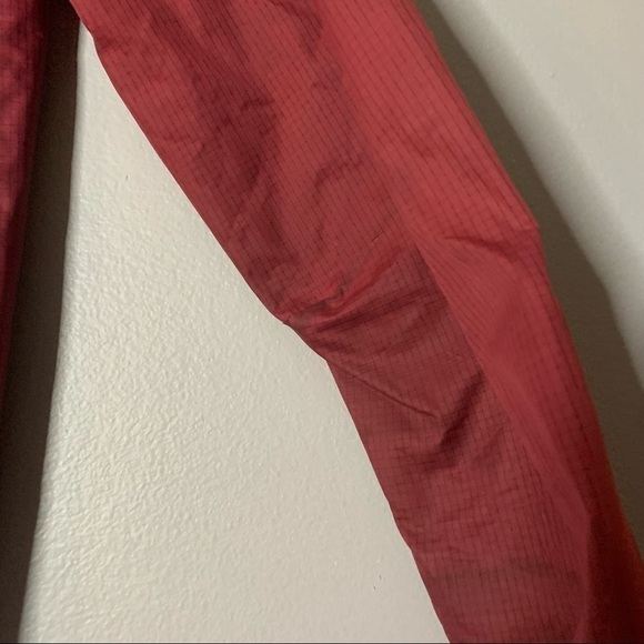 Nike Red Windbreaker - Picture 6 of 8